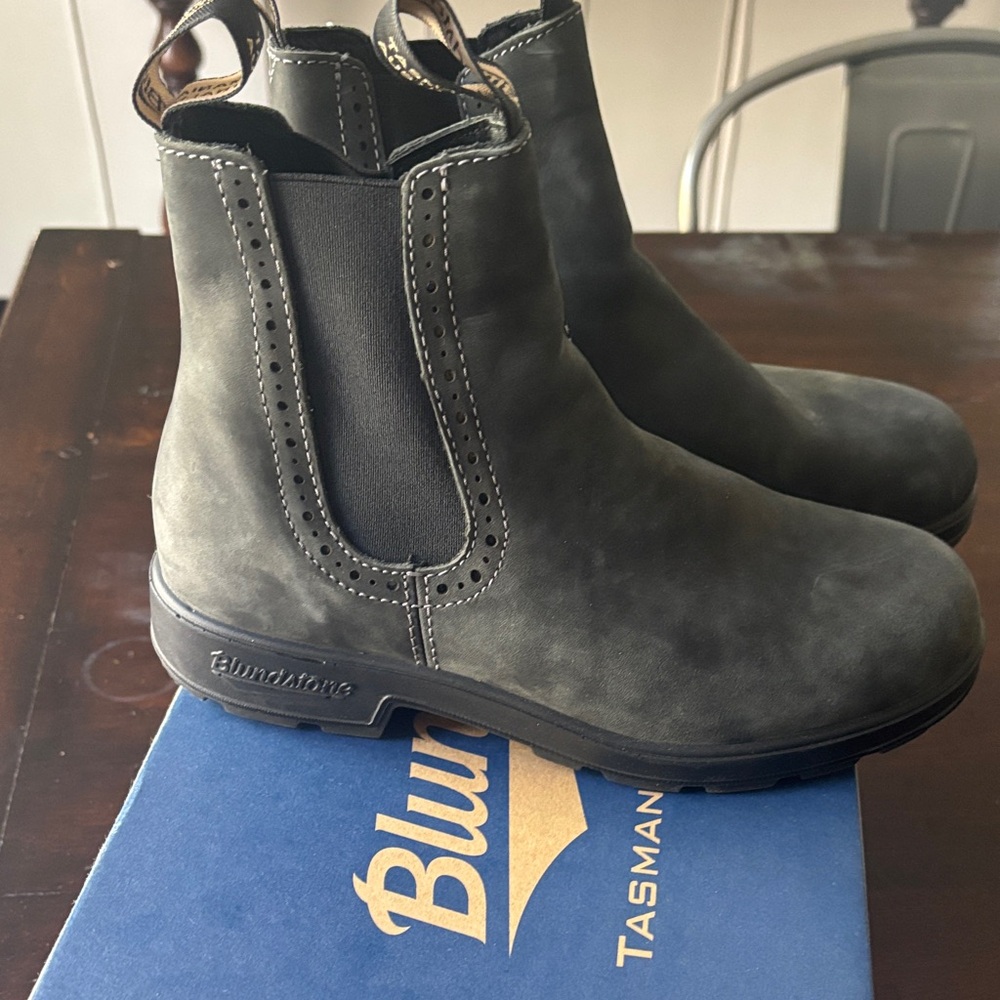Blundstone Chelsea Boots in Rustic Black